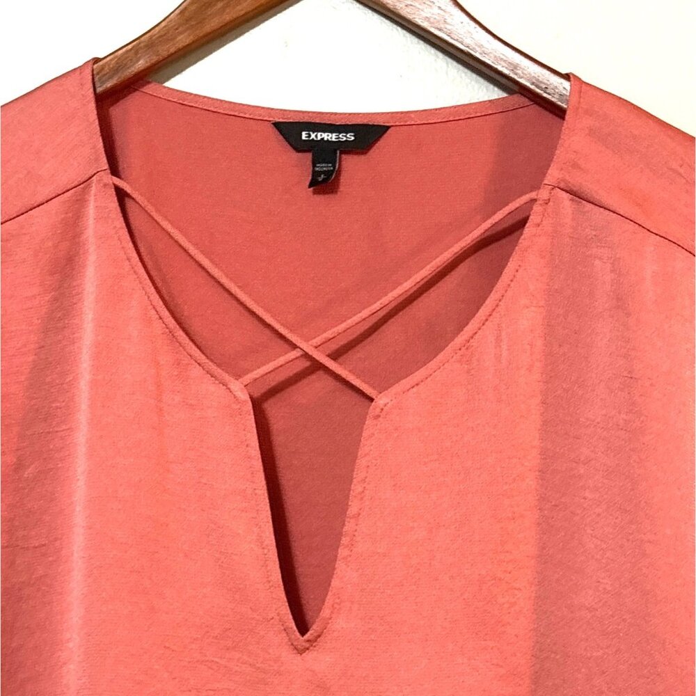 Express Coral Crisscross V-Neck Cap Sleeve Womens Top Size M 100% Polyester - Picture 2 of 7
